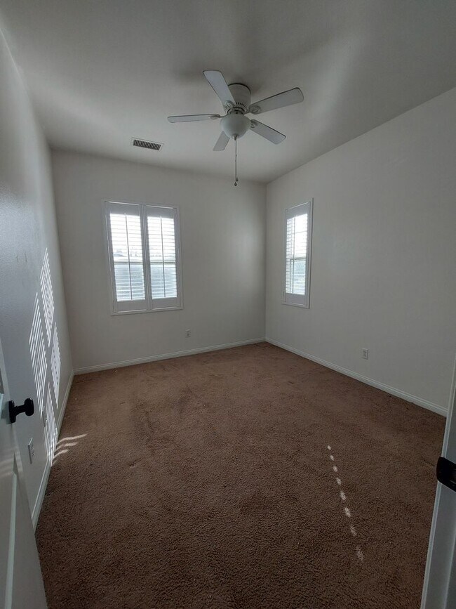 Building Photo - Beautiful townhouse in Ontario-CALL FOR OUR MOVE-IN SPEACIAL