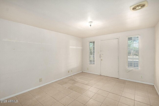 Building Photo - 516 W 9th St