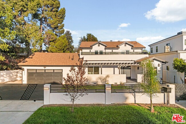 Primary Photo - 4824 Saloma Ave