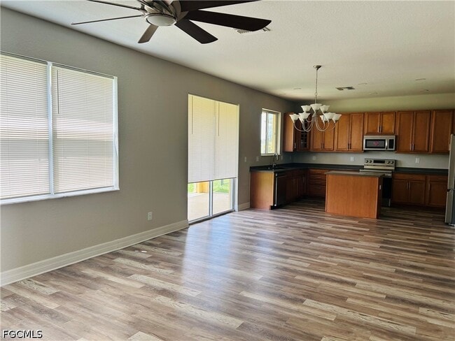 Building Photo - 8041 Allamanda Ct