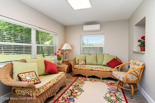 Building Photo - 1052 Pine Tree Dr