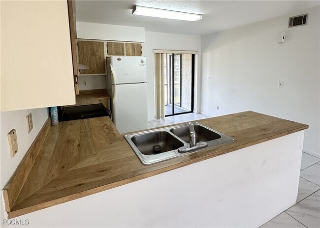 Building Photo - 1640 Orchid Blvd