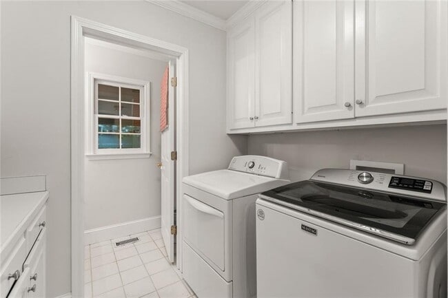 Building Photo - 2986 Mornington Dr NW