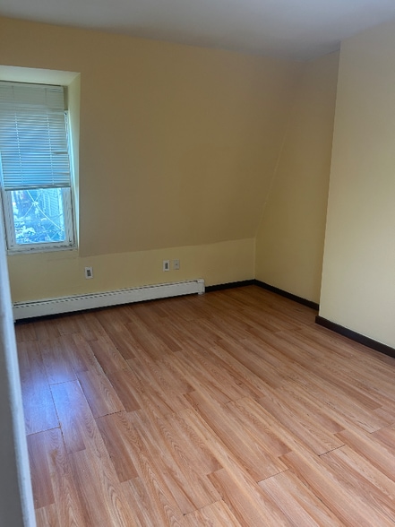 Building Photo - 21 Linden St