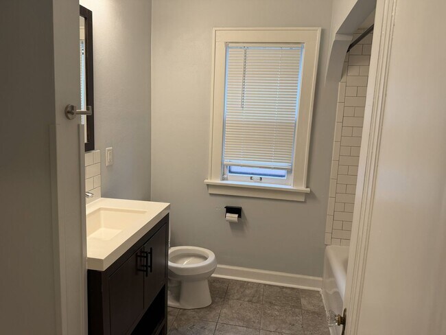 Building Photo - 2031 E Marion St