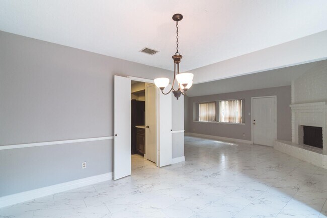Building Photo - 25535 Wingfield Ln