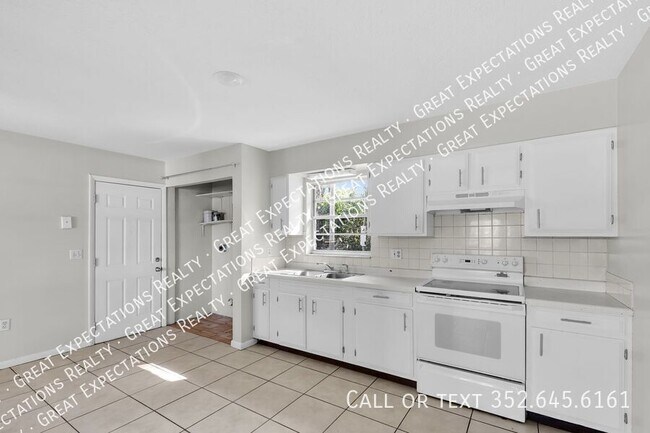 Building Photo - 1884 NE 77th St