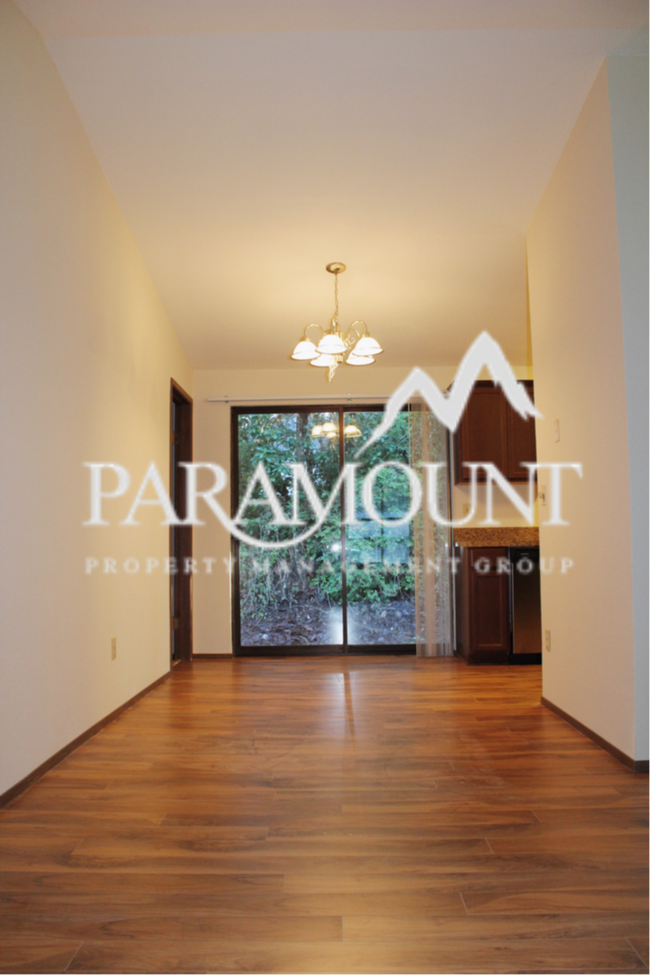 Building Photo - Remodeled 2 bed/1.5 bath duplex in Gig Harbor!