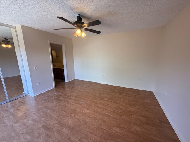 Building Photo - 5381 Elm Ct