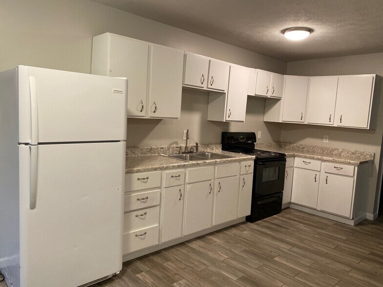 Building Photo - 877 N Royal St