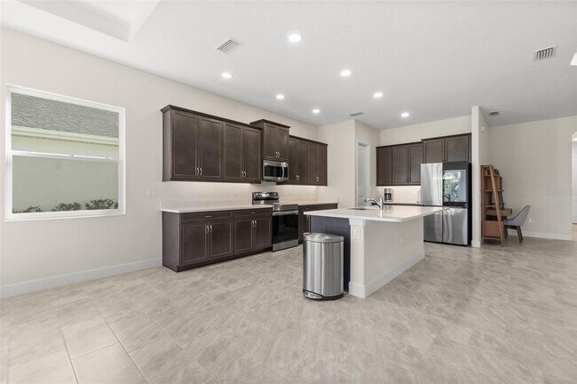 Building Photo - 82 N Lakewalk Dr
