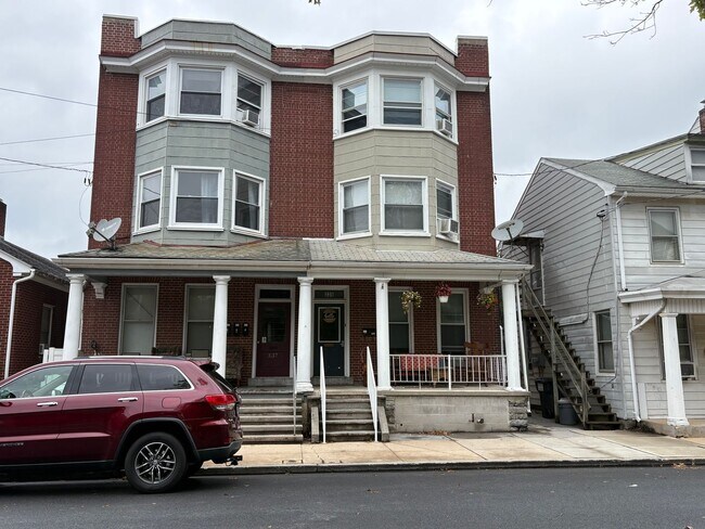 Building Photo - 337 Chestnut St