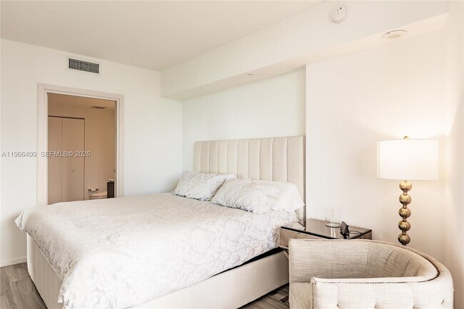 Building Photo - 801 S Miami Ave