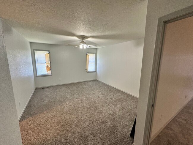 Building Photo - Fully Remodeled 3bed/2bath Available in We...