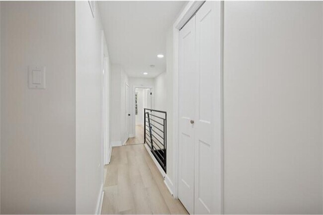 Building Photo - 1819 Judson St