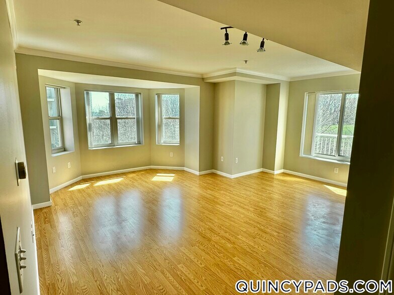 Building Photo - 1 Cityview Ln