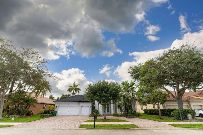 Building Photo - 4023 W Lake Estates Dr