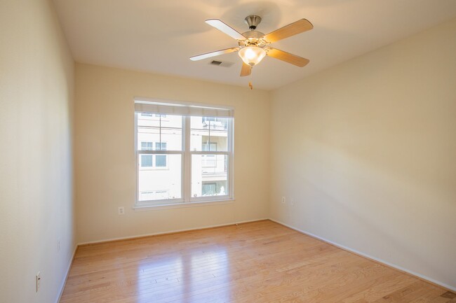 Building Photo - Stunning 2 BA/2BA Condo in Rockville!