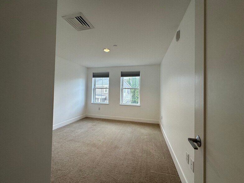 Building Photo - 25 High St