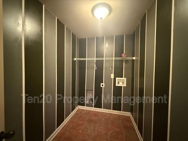 Building Photo - 25 Red Maple St
