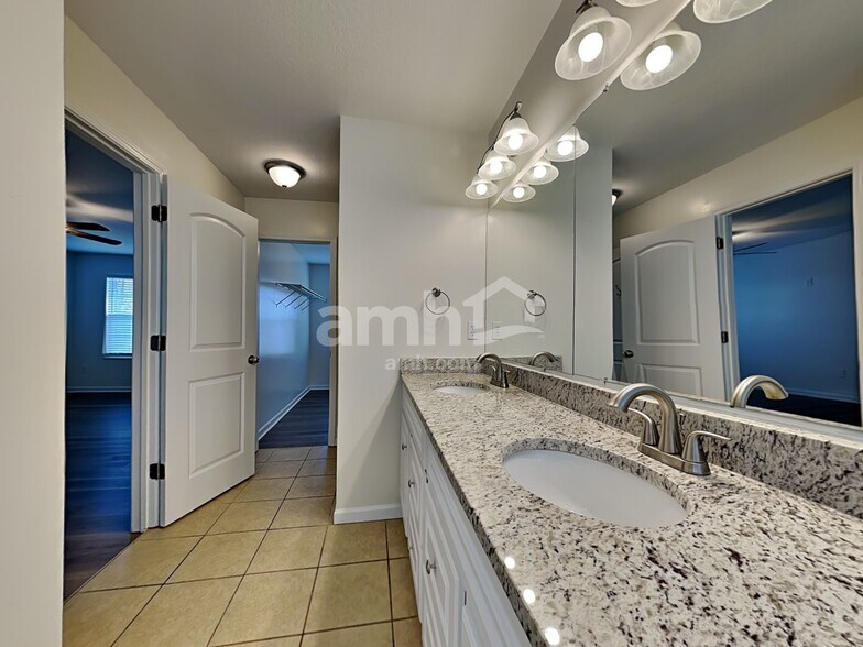 Building Photo - 9911 Codyview Dr