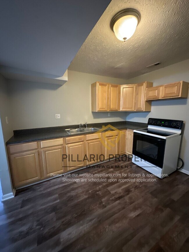Building Photo - 1 Bedroom / 1 Bath First-Floor Apartment –...