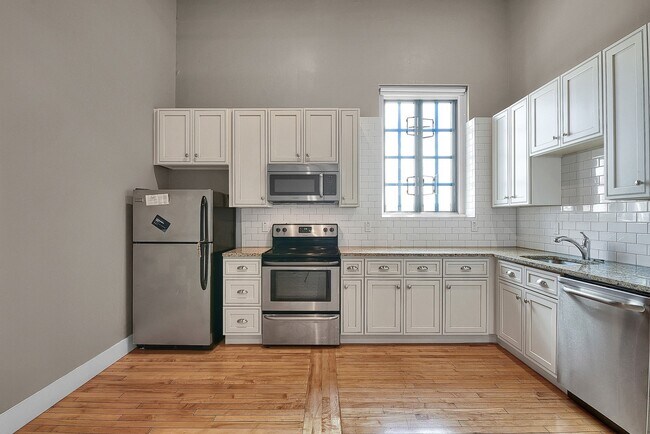 Building Photo - Cozy-Mod New-School Loft
