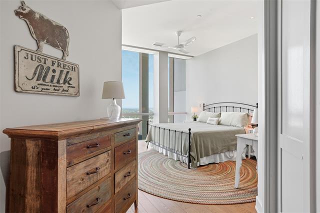 Building Photo - 500 Throckmorton St