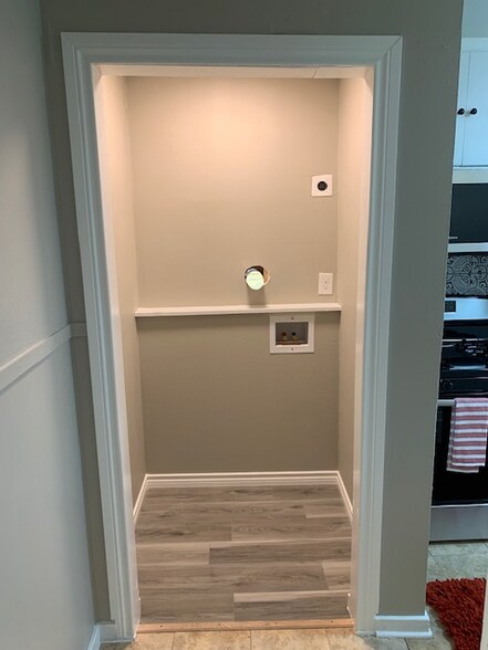 Building Photo - 1814 W Summit Ave.