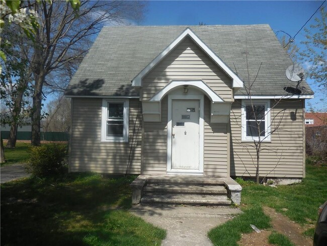 Primary Photo - 10 Edmunds Ln
