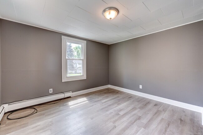 Building Photo - 40 Mortimer St