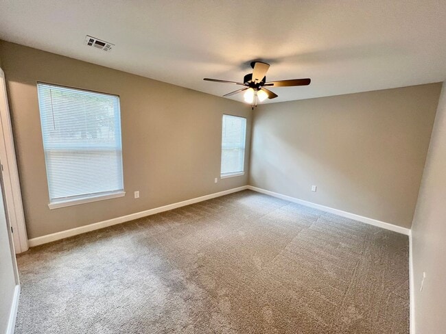 Building Photo - Newly Built 4 Bed/4.5 Bath in Central MHK