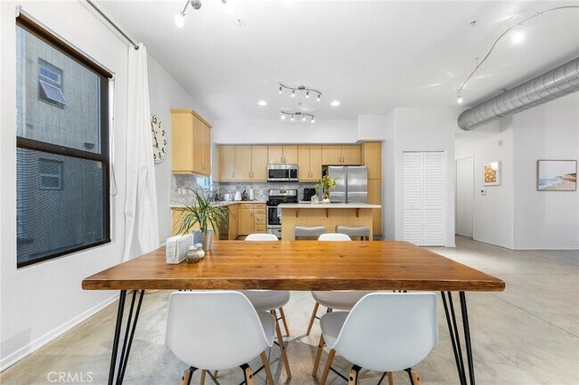 Building Photo - 210 N Spurgeon St