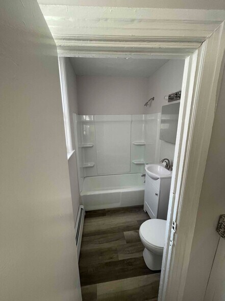 Building Photo - 9 Berlin St