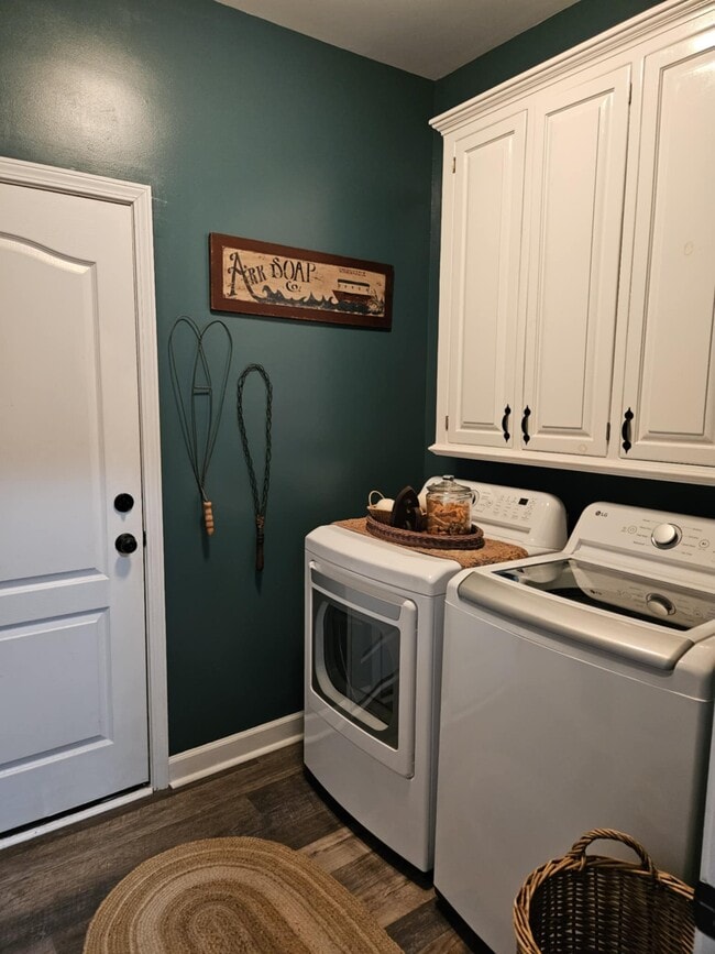 Building Photo - 307 First Post Rd