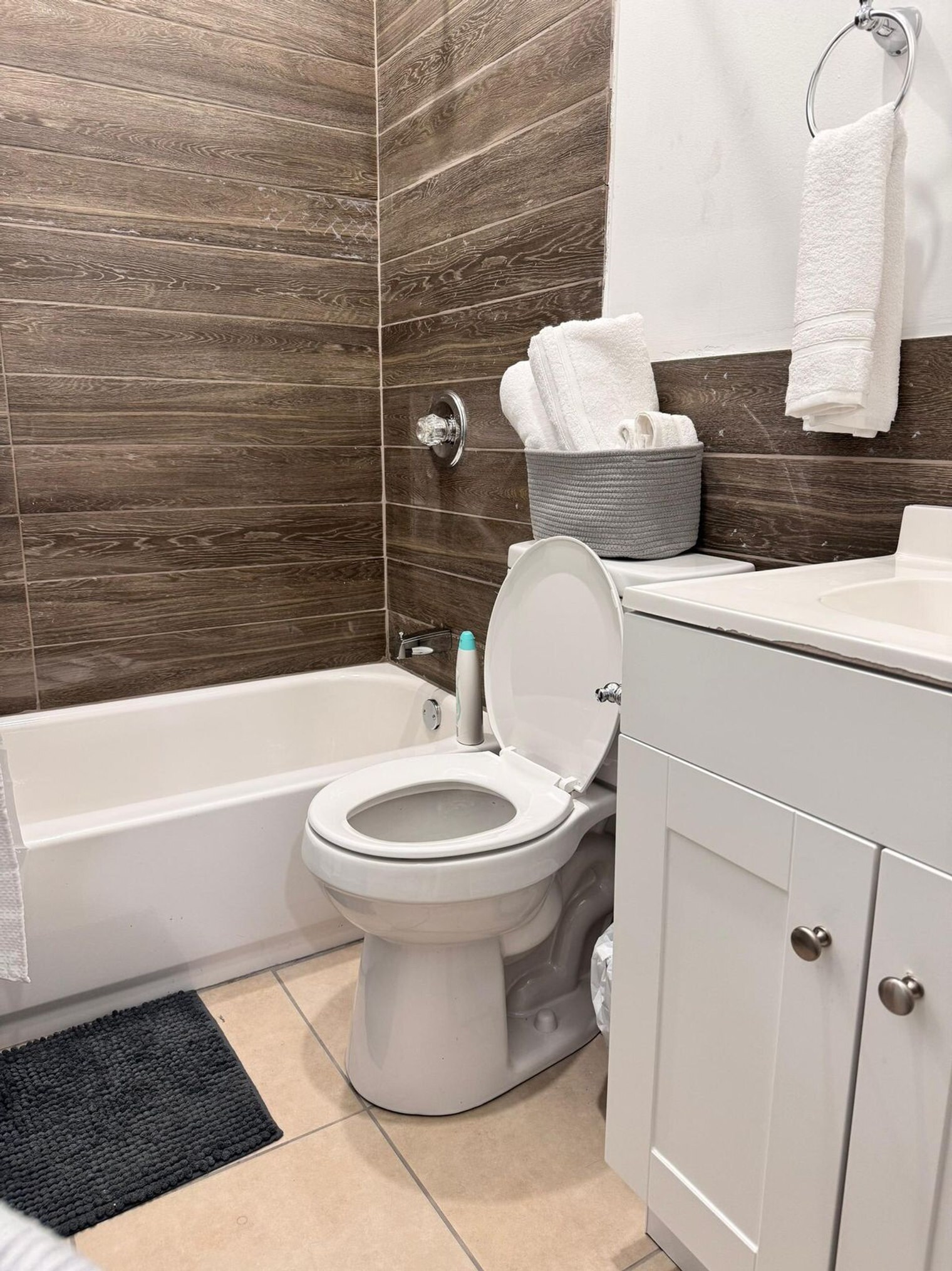 Building Photo - 1384 Ridge Ave