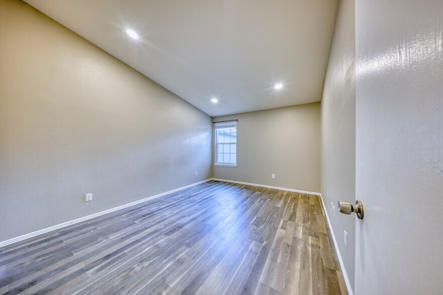 Building Photo - 5403 W 76th Ave