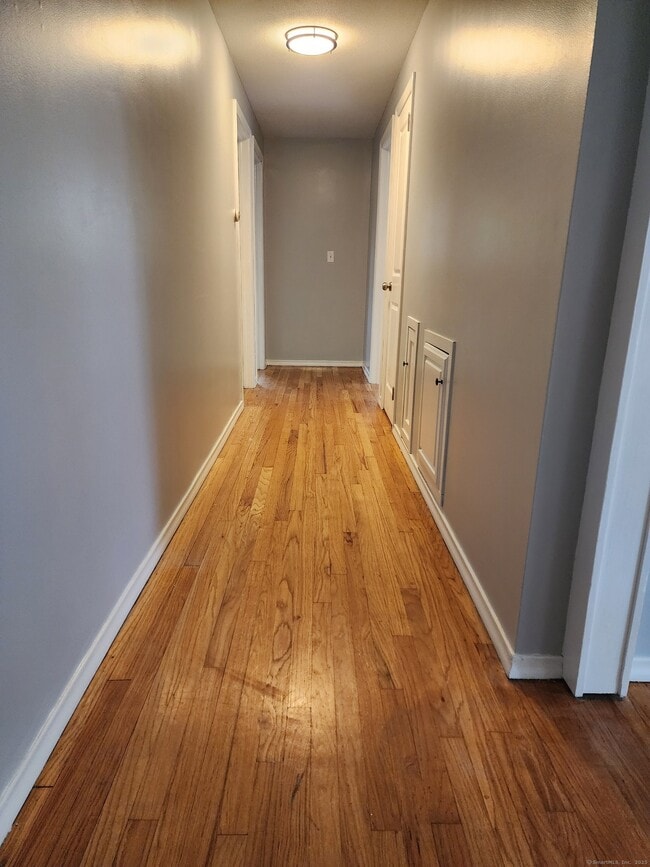 Building Photo - 14 Lownds Dr