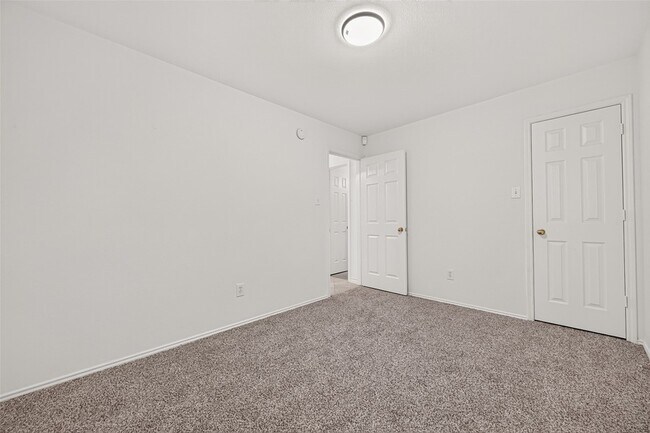 Building Photo - 3830 Flatwood Dr