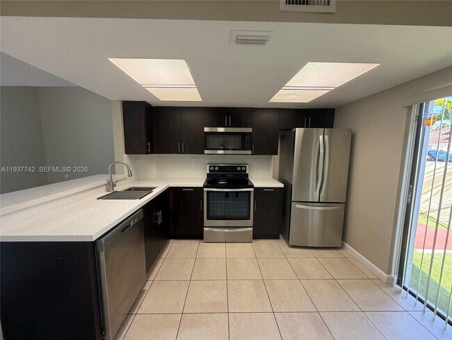 Building Photo - 1206 San Remo Cir