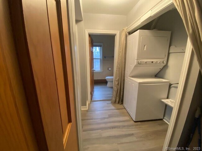 Building Photo - 247 Felt Rd