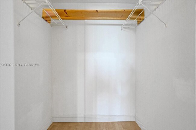 Building Photo - 1100 St Charles Pl