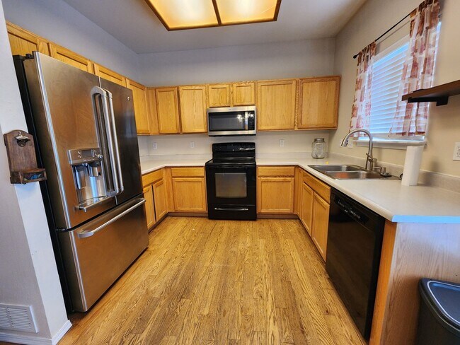 Building Photo - Amazing Two-Story Stetson Hills Home