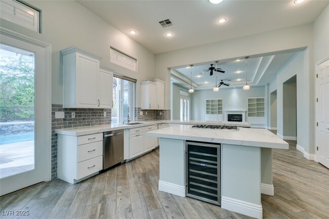 Building Photo - 1704 Cypress Manor Dr