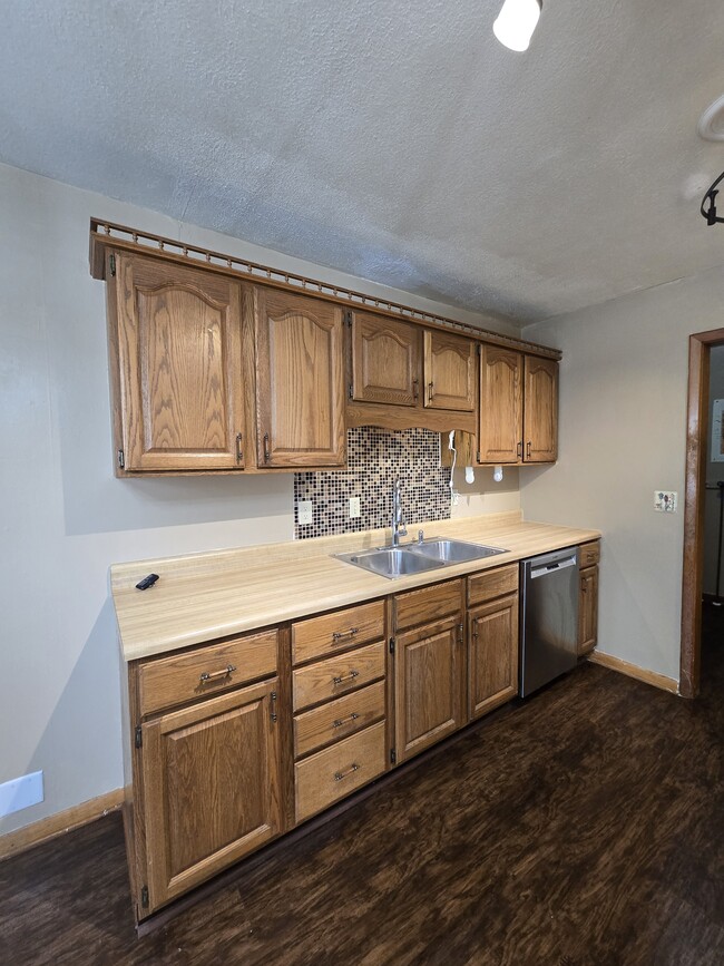 Building Photo - 902 N Colorado St