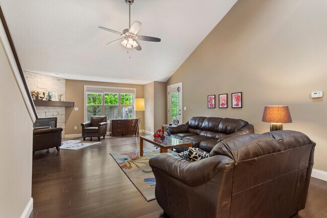 Building Photo - 2521 Pembrook Point