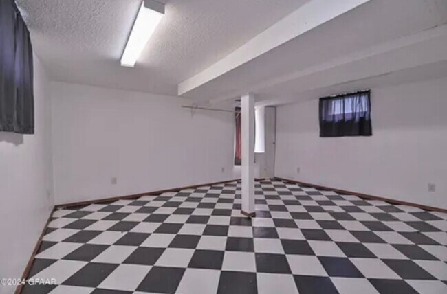 Building Photo - Adorable Single Family Home - 3 bedroom/1 bathroom!