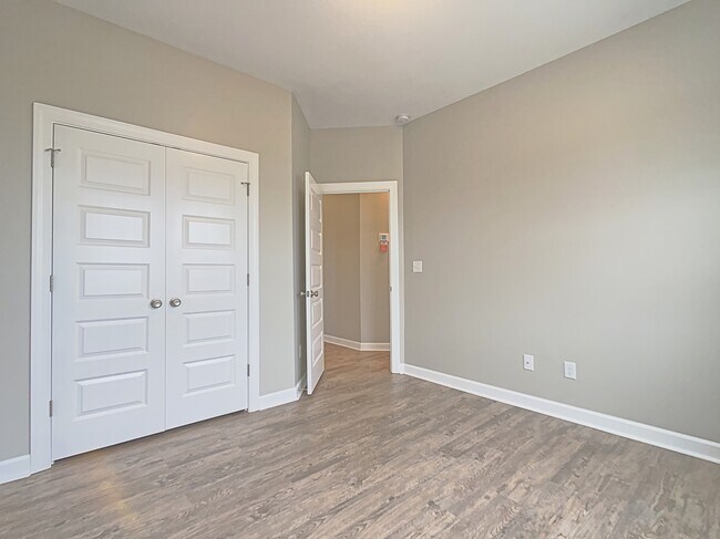 Building Photo - 602 Princess Anne Cir