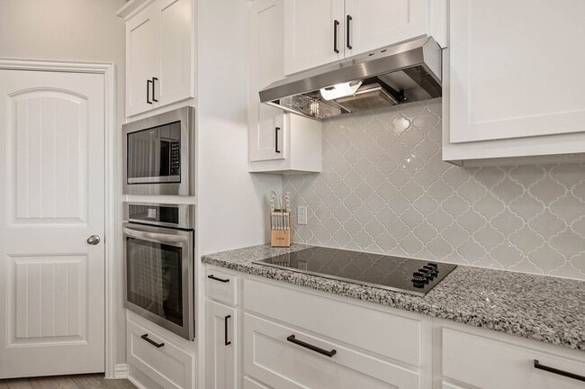 Building Photo - 127 Clearwater Ct