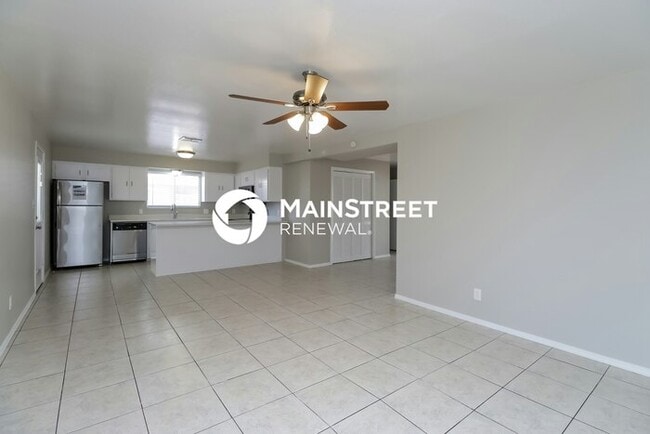 Building Photo - 4 Bedroom Pet-Friendly Home in Phoenix, AZ with Main Street Renewal